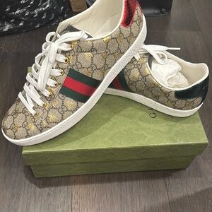 Gucci Beige GG Supreme Sneakers with Red & Green Web Stripe